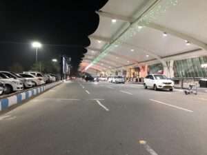 Read more about the article Outstation Taxi vs. Self-Driving: Which is the Best for Long Trips?