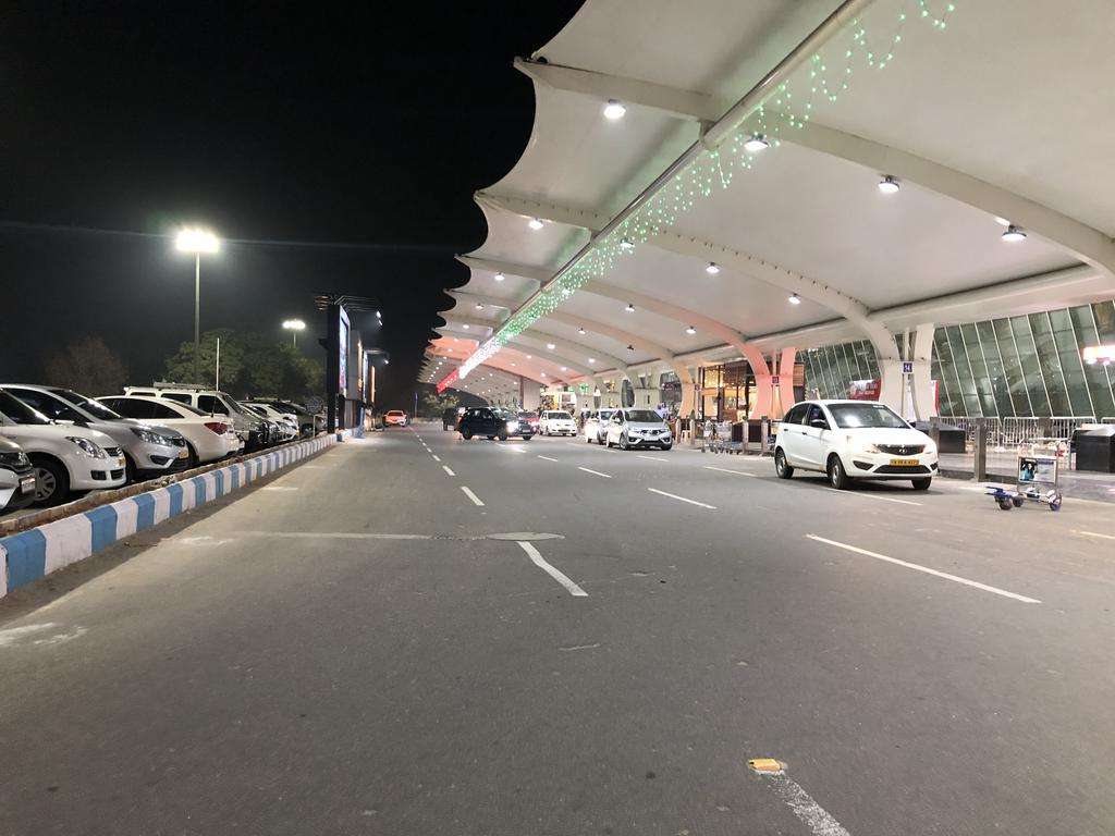 Read more about the article Outstation Taxi vs. Self-Driving: Which is the Best for Long Trips?